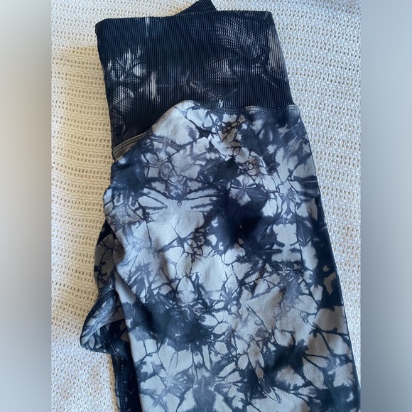 * NEW * High Waist Tummy Covering Butt Lift Tie Dye Leggings Size L - Picture 7 of 10